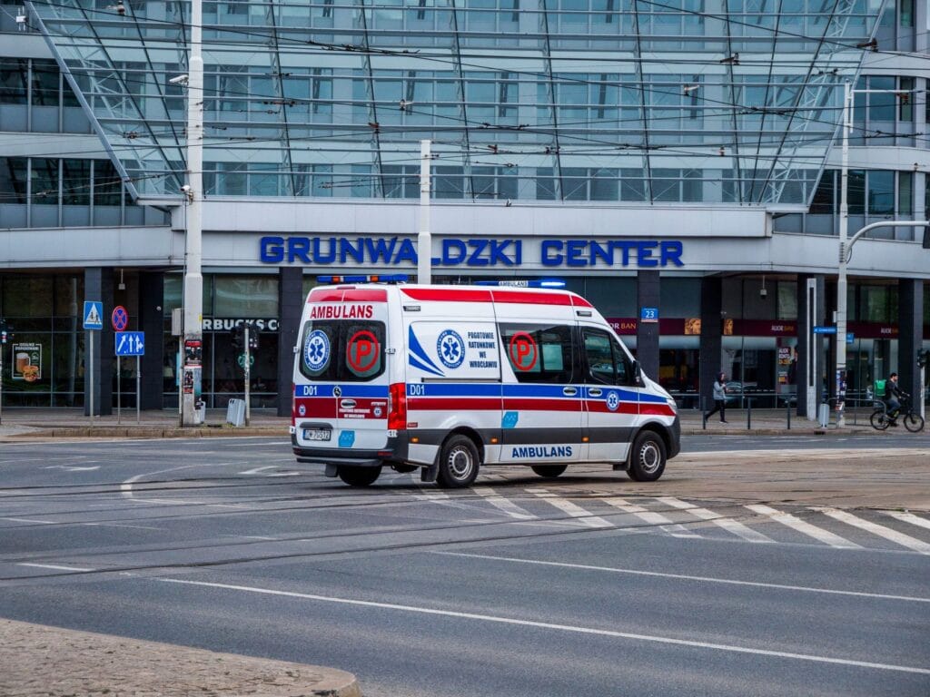 Ubezpieczenie OCP przewoźnika dla busa – na co uważać w klauzulach umownych?